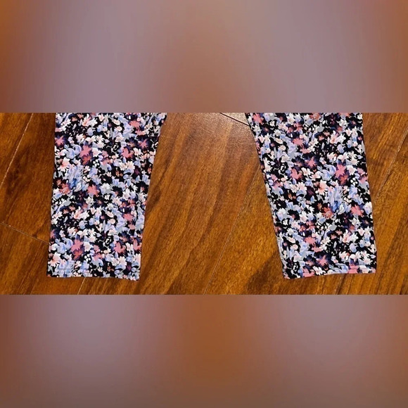 American Eagle Flower Print Capri Leggings - Picture 3 of 11